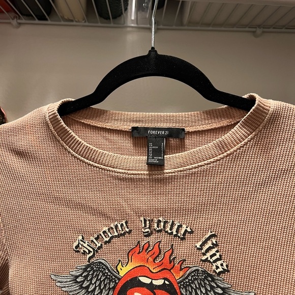 Forever 21 Tan Knitted graphic cropped tee | Tattoo Graphic | Small | NEW - Picture 4 of 5